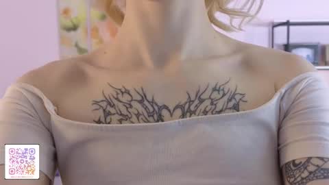 Snapshot of karoline__whitee chatting on 03-19-26, 10:14 Karoline online show from 03-19-26, 10:14
