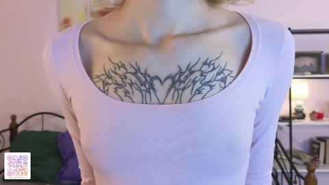 Snapshot of karoline__whitee chatting on 03-20-26, 10:14 Karoline online show from 03-20-26, 10:14