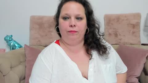 Snapshot of karolinejoyy chatting on 01-17-25, 09:39 KarolineJoyy online show from 01-17-25, 09:39