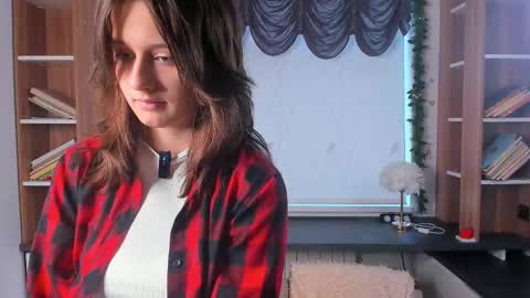 Mia online show from 03-04-26, 11:05