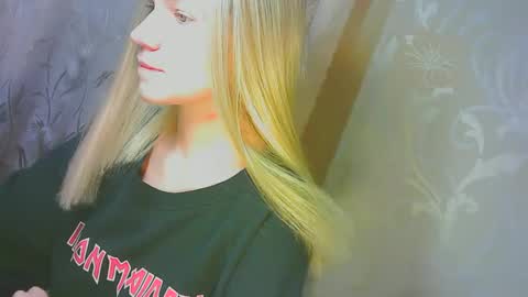 Caroline Fox online show from 09-18-25, 09:22