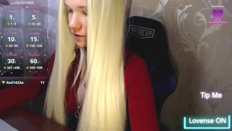Snapshot of karolynafox chatting on 03-08-26, 08:40 Caroline Fox online show from 03-08-26, 08:40
