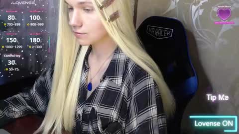 Snapshot of karolynafox chatting on 03-11-26, 11:05 Caroline Fox online show from 03-11-26, 11:05