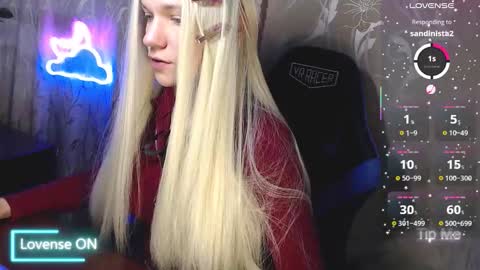 Snapshot of karolynafox chatting on 03-19-26, 09:02 Caroline Fox online show from 03-19-26, 09:02