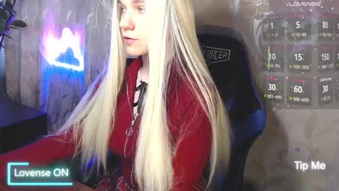 Snapshot of karolynafox chatting on 03-21-26, 09:03 Caroline Fox online show from 03-21-26, 09:03