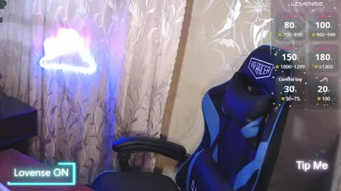 Snapshot of karolynafox chatting on 03-27-26, 09:10 Caroline Fox online show from 03-27-26, 09:10