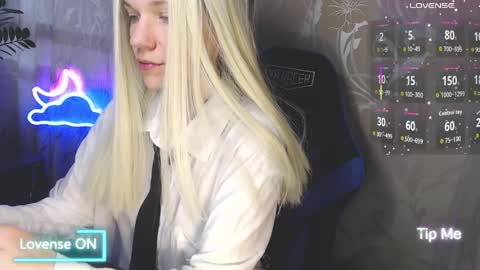 Snapshot of karolynafox chatting on 04-04-26, 07:39 Caroline Fox online show from 04-04-26, 07:39