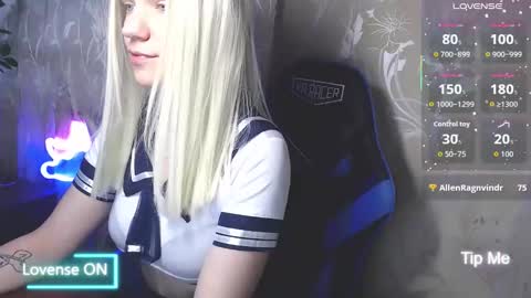 Snapshot of karolynafox chatting on 05-21-26, 10:00 Caroline Fox online show from 05-21-26, 10:00
