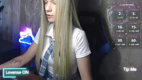 Caroline Fox online show from 07-25-26, 07:39