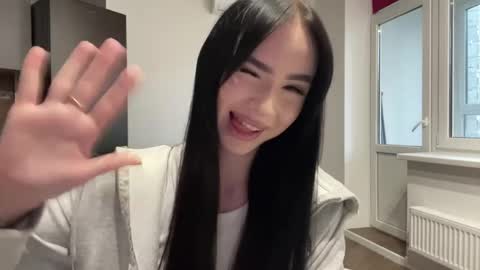 Izzy online show from 05-28-26, 12:24