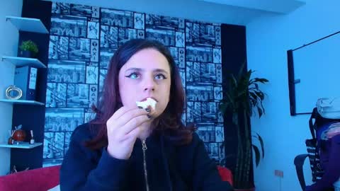 kassandra james online show from 04-07-26, 11:32