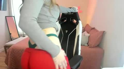 Kitty Kat online show from 12-15-24, 10:37