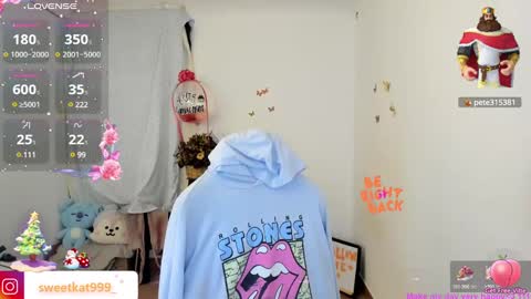 Snapshot of kat_ly_chan chatting on 12-24-24, 08:27 Kat       online show from 12-24-24, 08:27