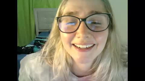 Snapshot of kat_pp chatting on 10-14-25, 12:00 Kati online show from 10-14-25, 12:00