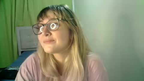 Snapshot of kat_pp chatting on 10-16-25, 01:17 Kati online show from 10-16-25, 01:17