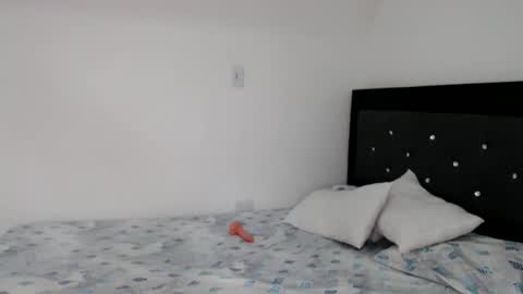 Snapshot of katalellabitch chatting on 04-12-26, 01:16 katalellabitch online show from 04-12-26, 01:16