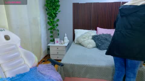 kate online show from 11-20-25, 12:49