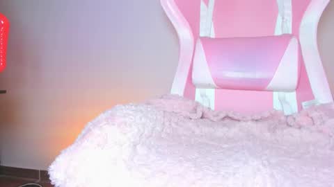 katalinaferreirax online show from 12-17-25, 11:33