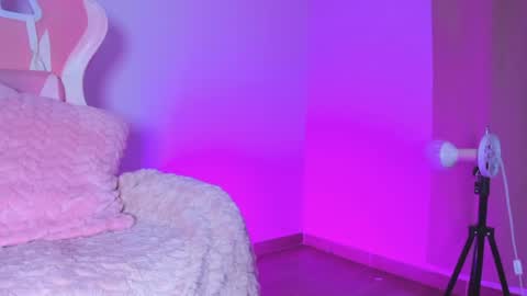 katalinaferreirax online show from 04-28-26, 05:23