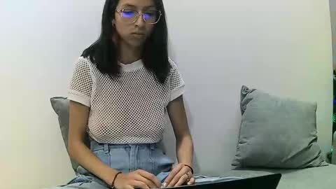 Snapshot of katalleya_jyj chatting on 12-18-24, 05:26 Katalleya and Steban online show from 12-18-24, 05:26
