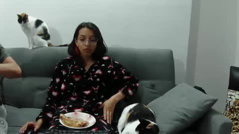 Snapshot of katalleya_jyj chatting on 02-26-25, 05:31 Katalleya and Steban online show from 02-26-25, 05:31