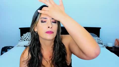 Snapshot of katarina_synnn chatting on 01-04-25, 03:07 kata online show from 01-04-25, 03:07