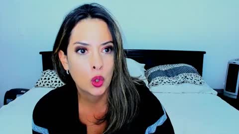 Snapshot of katarina_synnn chatting on 01-08-25, 10:58 kata online show from 01-08-25, 10:58