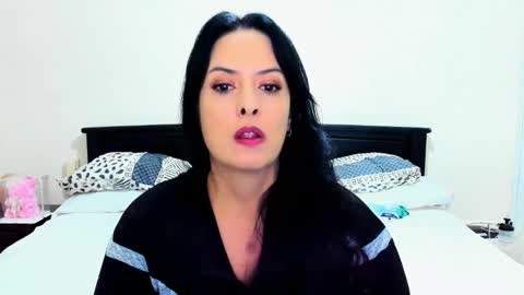 Snapshot of katarina_synnn chatting on 10-18-25, 01:56 kata online show from 10-18-25, 01:56