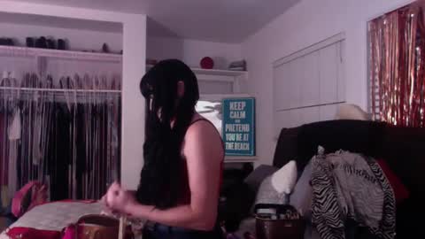 Snapshot of katbrake chatting on 10-08-25, 01:47 sexykat online show from 10-08-25, 01:47