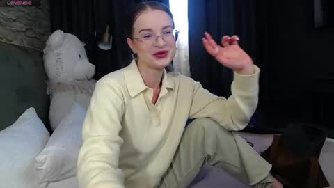 Snapshot of kate_jonson chatting on 07-08-26, 06:40 .Be kind and gentle with me and I will do my best for you. online show from 07-08-26, 06:40