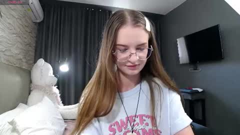 Snapshot of kate_jonson chatting on 07-17-26, 08:10 .Be kind and gentle with me and I will do my best for you. online show from 07-17-26, 08:10