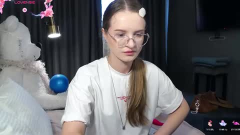 Snapshot of kate_jonson chatting on 07-29-26, 06:55 .Be kind and gentle with me and I will do my best for you. online show from 07-29-26, 06:55