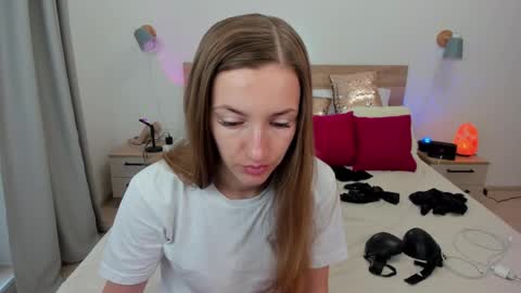 Snapshot of kate_redgar chatting on 09-17-25, 09:33 kate_redgar online show from 09-17-25, 09:33