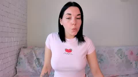 Snapshot of kate_ree_ chatting on 06-29-26, 10:15 KATE online show from 06-29-26, 10:15