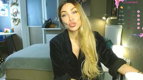 Therapist online show from 12-01-25, 04:17