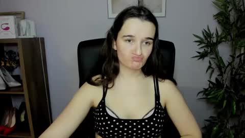 Snapshot of katedesire chatting on 01-19-25, 07:47 Kate  online show from 01-19-25, 07:47