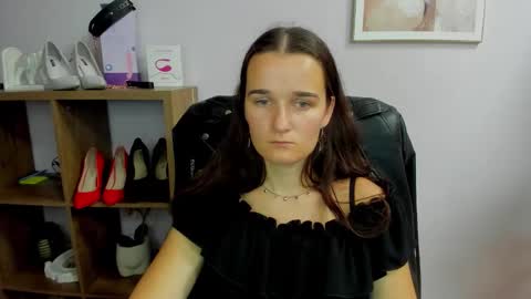 Snapshot of katedesire chatting on 09-21-25, 06:42 Kate  online show from 09-21-25, 06:42