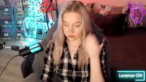 Snapshot of katerinaxvold chatting on 09-16-25, 09:49 Lisa online show from 09-16-25, 09:49