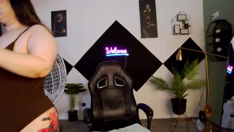 Snapshot of katewalker_ chatting on 06-11-26, 12:32 Kate online show from 06-11-26, 12:32