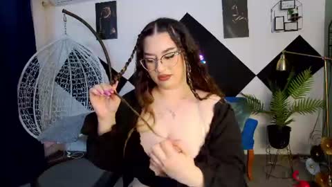 Snapshot of katewalker_ chatting on 06-17-26, 07:15 Kate online show from 06-17-26, 07:15