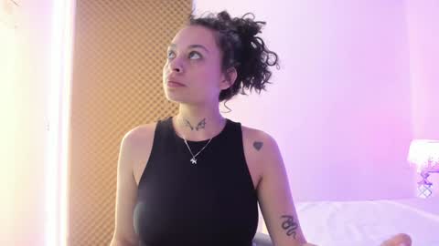 Snapshot of kathegomez_ chatting on 01-25-25, 01:32 KatheGomez online show from 01-25-25, 01:32