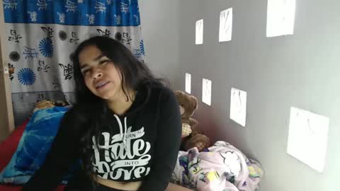 Snapshot of kathiie_ chatting on 03-06-25, 06:48 K A T H I E online show from 03-06-25, 06:48