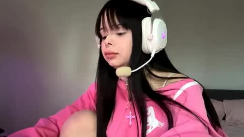 Luna online show from 04-24-26, 03:36