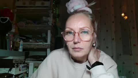 Snapshot of kathleenedwards chatting on 05-20-26, 09:54 Kathleen online show from 05-20-26, 09:54