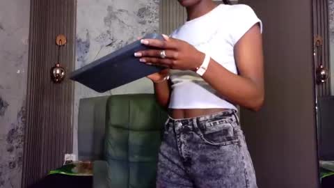 Katia online show from 11-30-25, 11:47