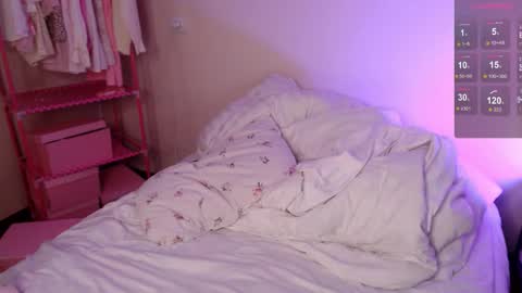 Snapshot of katie_deville chatting on 10-31-25, 12:44 Katie Deville online show from 10-31-25, 12:44