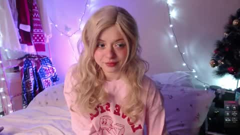 Snapshot of katie_deville chatting on 12-19-25, 12:06 Katie Deville online show from 12-19-25, 12:06