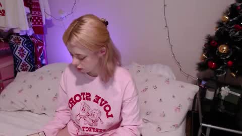 Snapshot of katie_deville chatting on 12-21-25, 01:35 Katie Deville online show from 12-21-25, 01:35