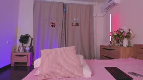 Snapshot of katie_ness chatting on 03-06-26, 03:08 Kate online show from 03-06-26, 03:08