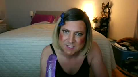 Snapshot of katieutopia chatting on 11-08-25, 03:50 katieutopia online show from 11-08-25, 03:50